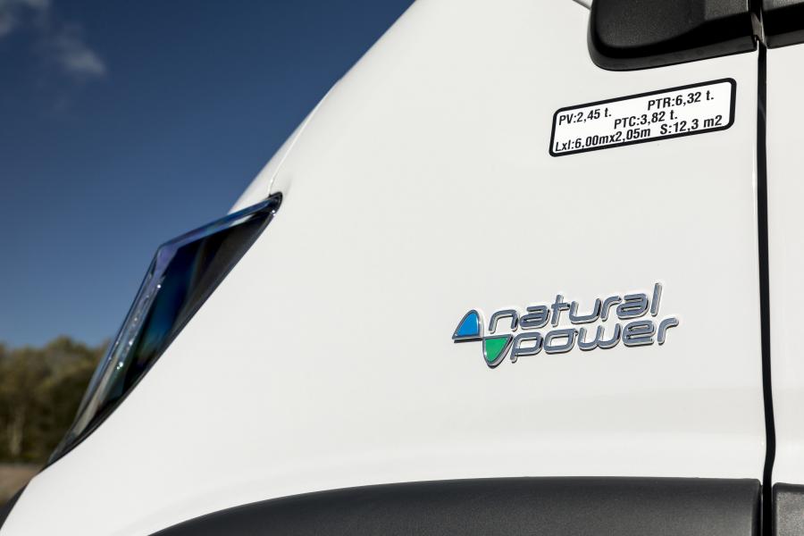 Логотип Fiat Ducato Maxi Van Natural Power L3H2 (290) 2017 года  (фото 2 из 15)